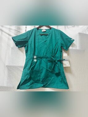 Fundamentals Women's Green Wrap medical Scrub Top with Tie Waist Sz XS